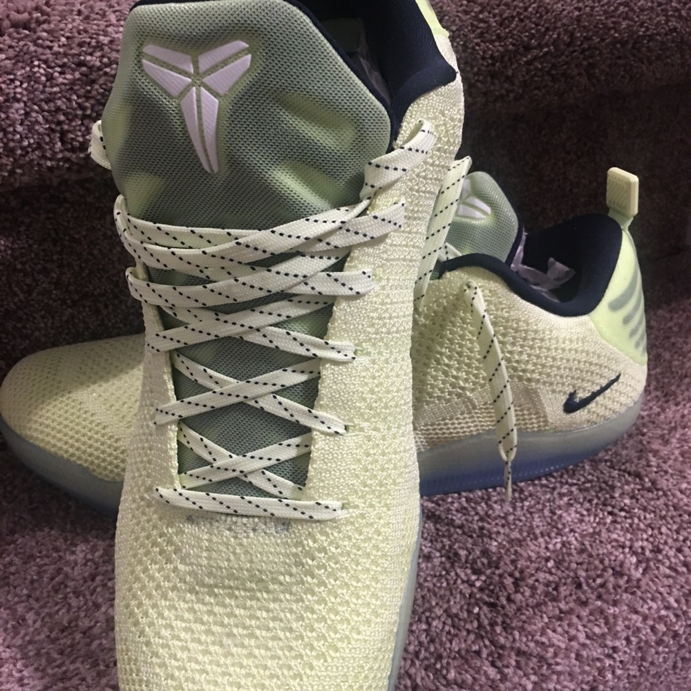 Nike Kobe Elite II - Ghost of Christmas Past